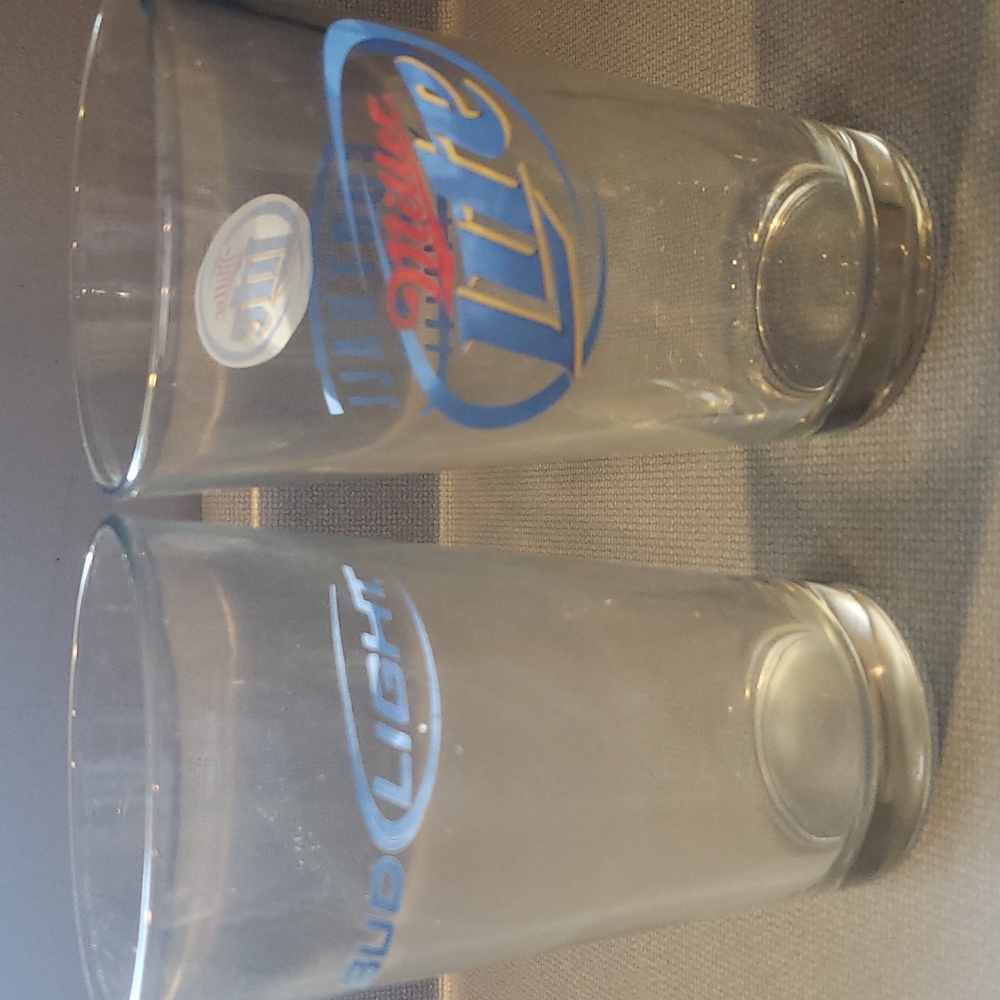 Set of pint glasses